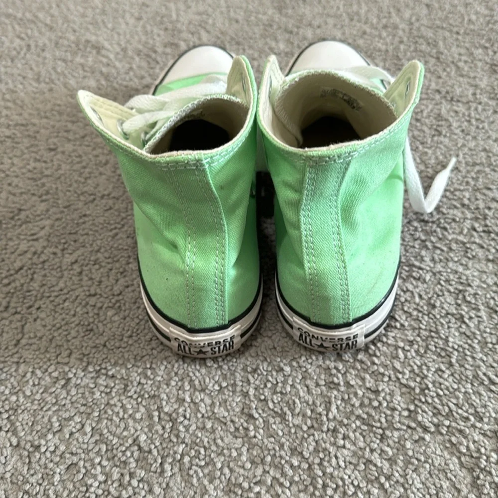 chuck taylor all star converse - women’s 7 in green. Like new condition - Picture 2 of 5